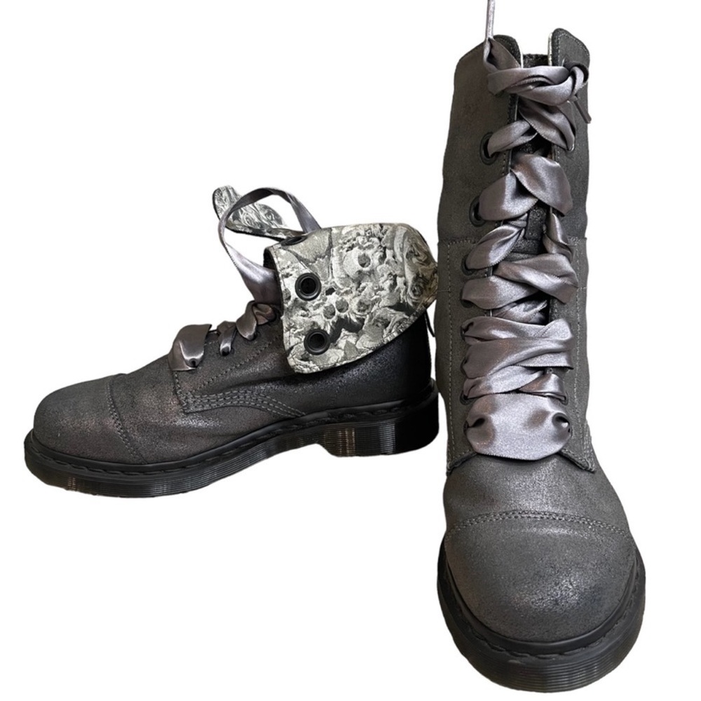 Dr. Martens Amelie Pewter Metallic Foldover Boots size 9m womens